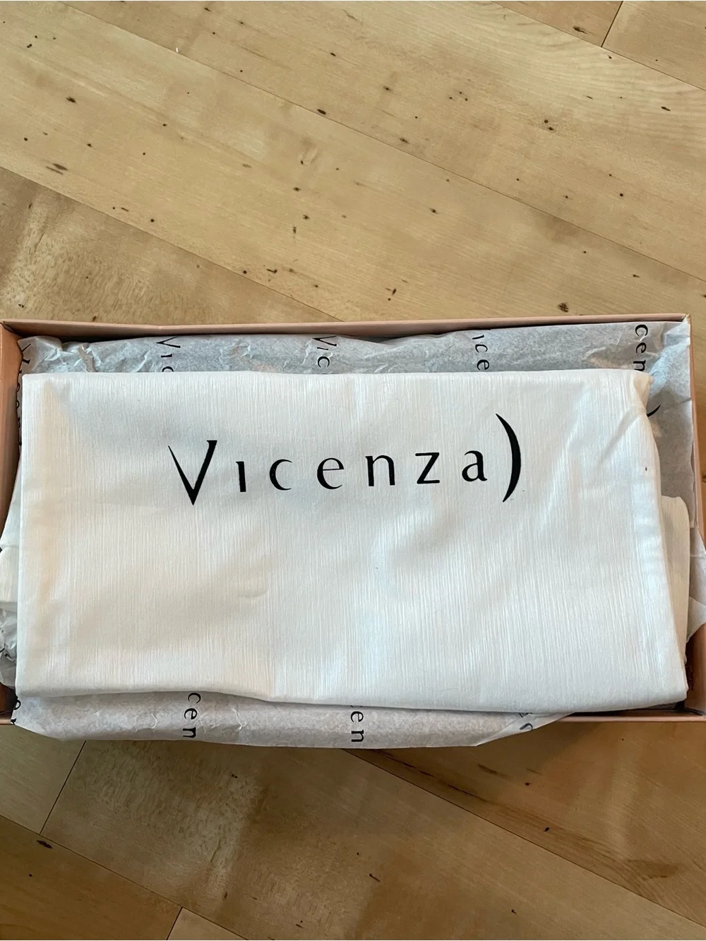 Vicenza sleek black